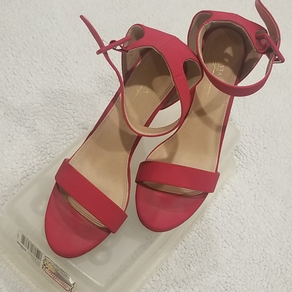 Heels - Picture 2 of 3